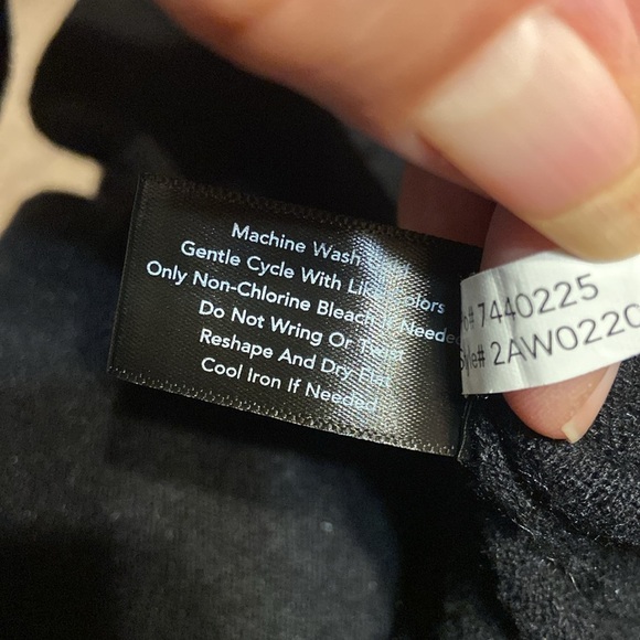 π Soft and lux Boston Proper sweater size medium π
BIN 29 - Picture 10 of 10